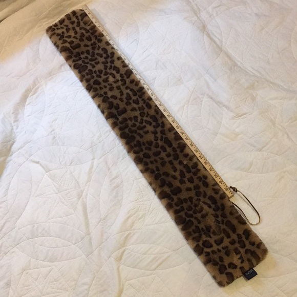 Surell Faux Fur Leopard Pull Through Scarf - Picture 3 of 4